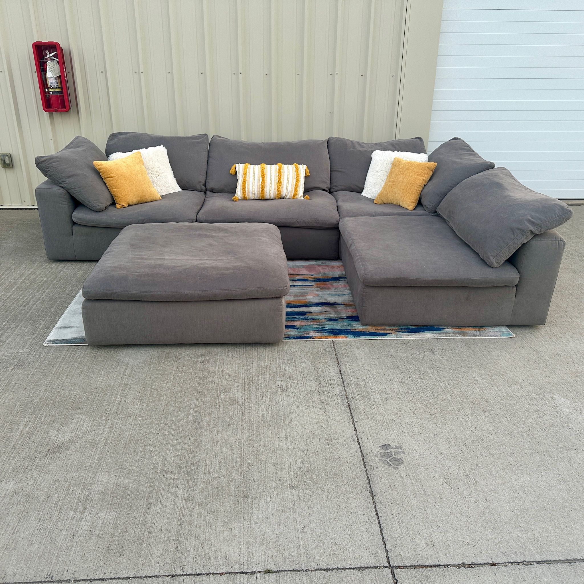 Modular 5pc Sectional  /w Ottoman by Bob’s Discount Furniture