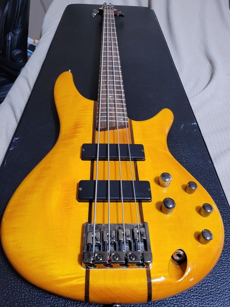 Ibanez SR700 Bass W/Hardshell Case