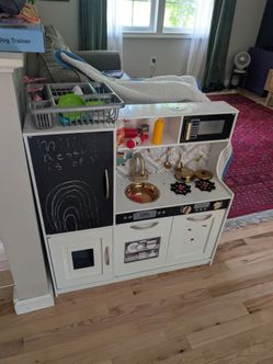 Play kitchen set