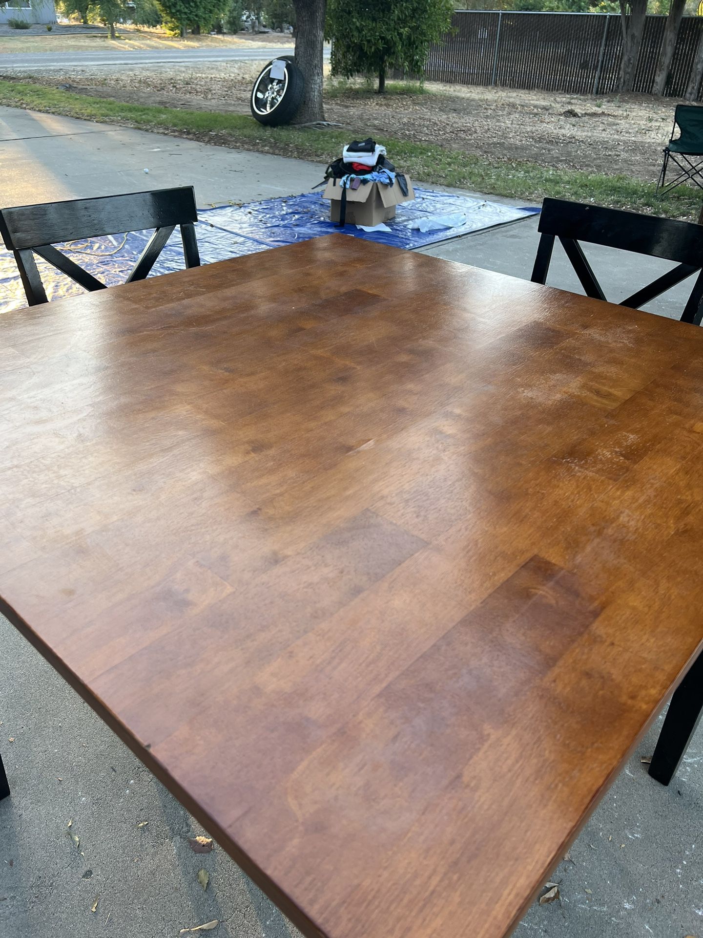 Table With It’s 4 Chairs