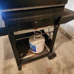 Used Char-Broil Grill With Propane Tank 