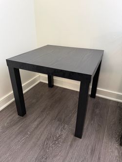 Corner table