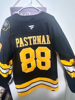 Authentic patched team captain jersey L