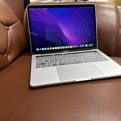 MacBook Pro 13inch Touch Bar  Intel I5 