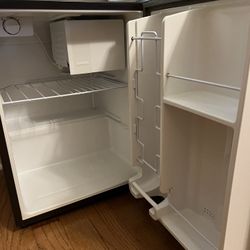 Sanyo Mini Fridge 