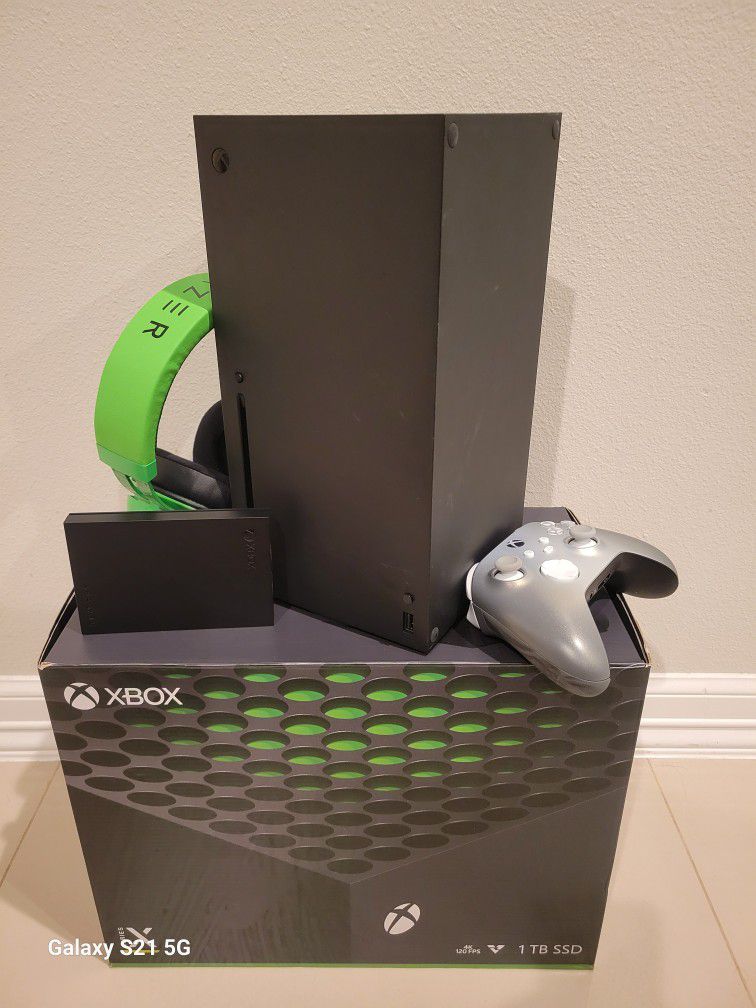 Xbox Series X Gaming Bundle