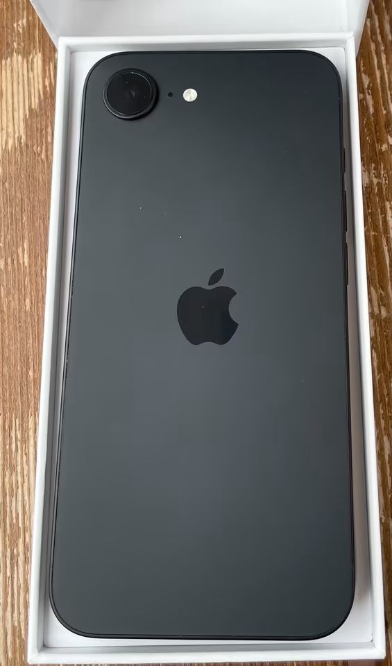 iPhone 16e