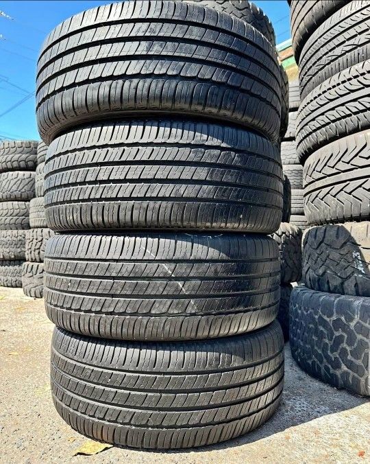 225 60 18 Tires Con 80% De Vida Las 4 De La Marca Michelín