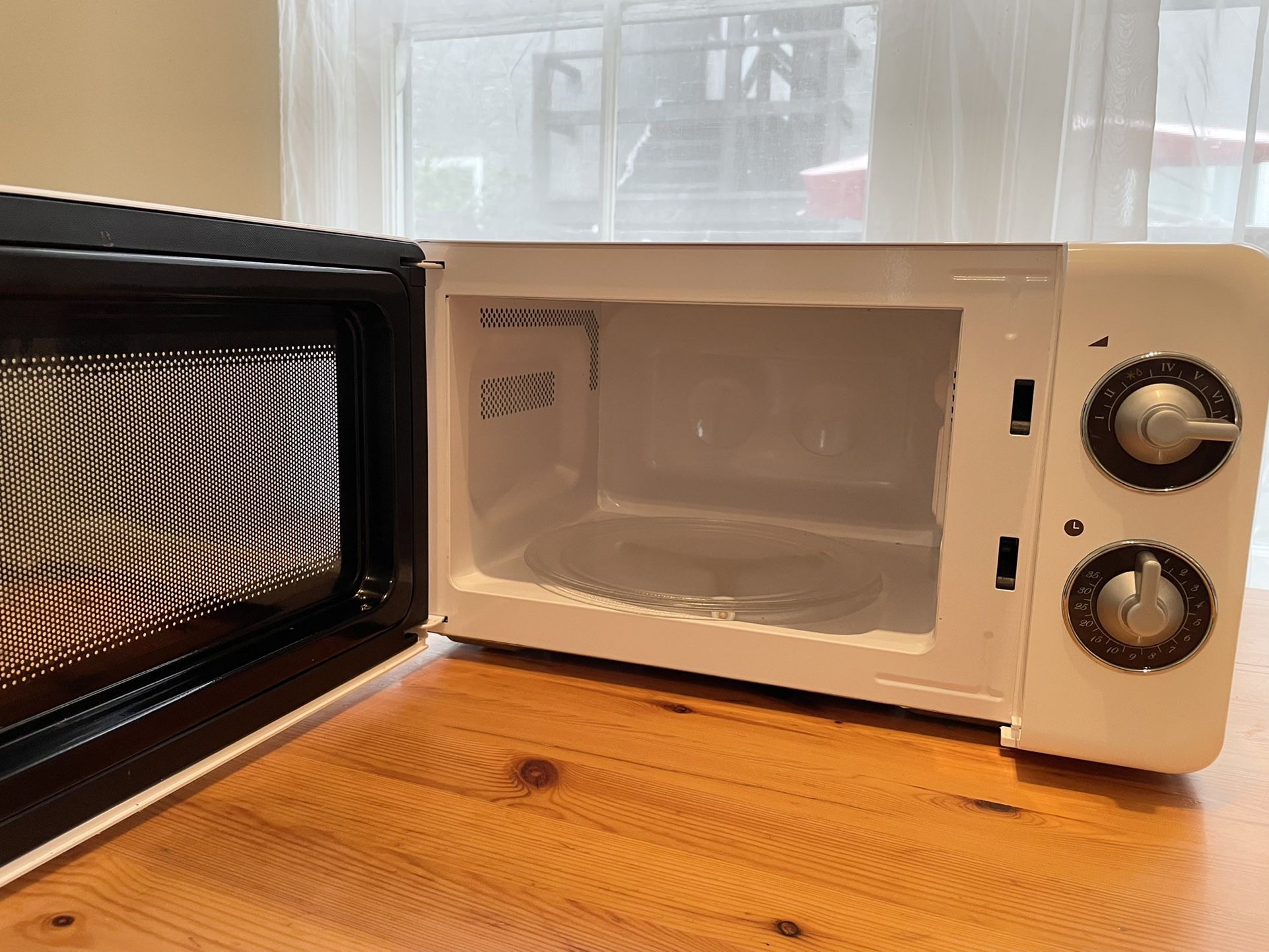 Cute Retro Mint Green Microwave for Sale in San Diego, CA - OfferUp