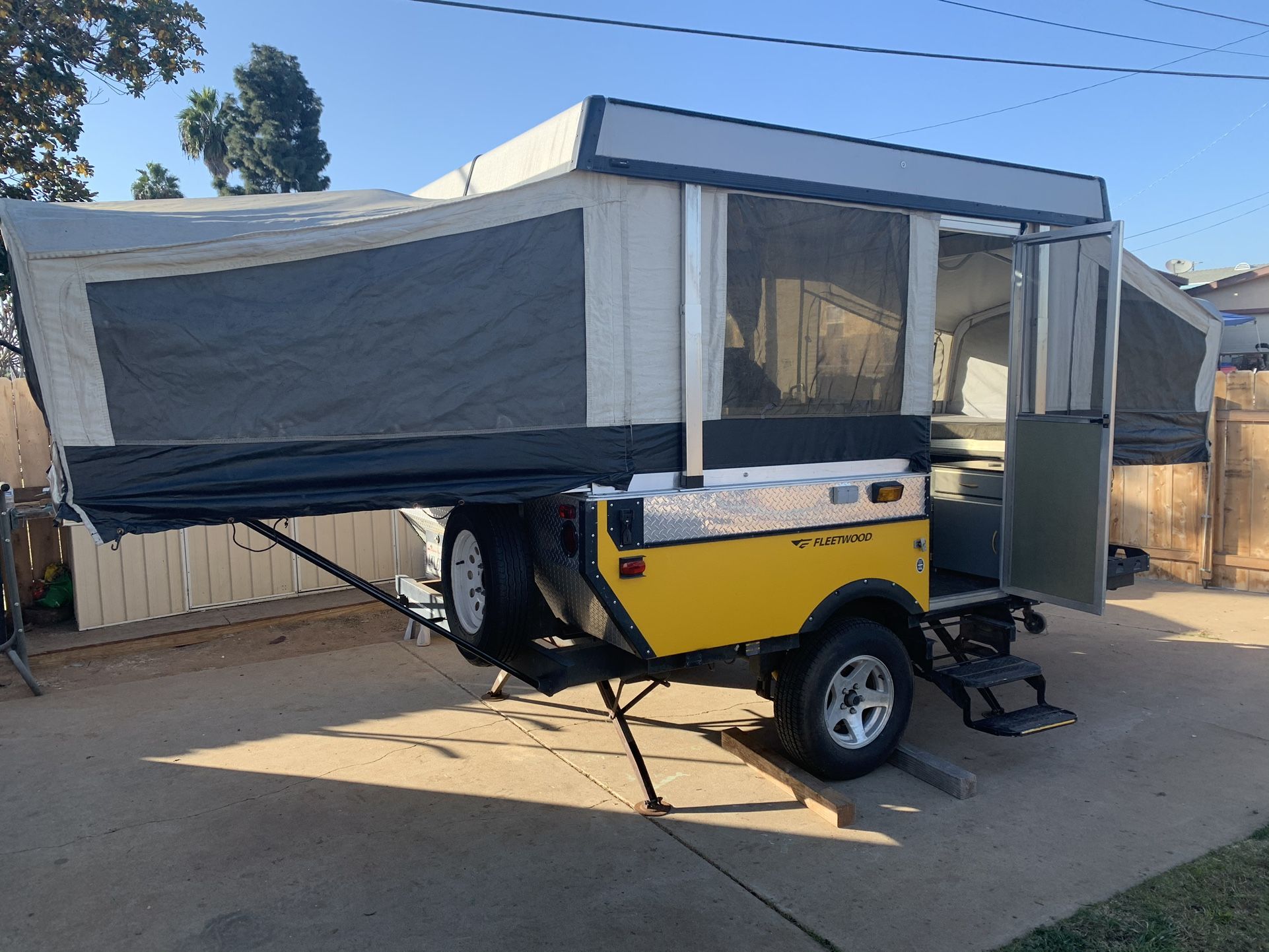 Fleetwood Evolution E1 Pop Up Camper Or Tent Trailer