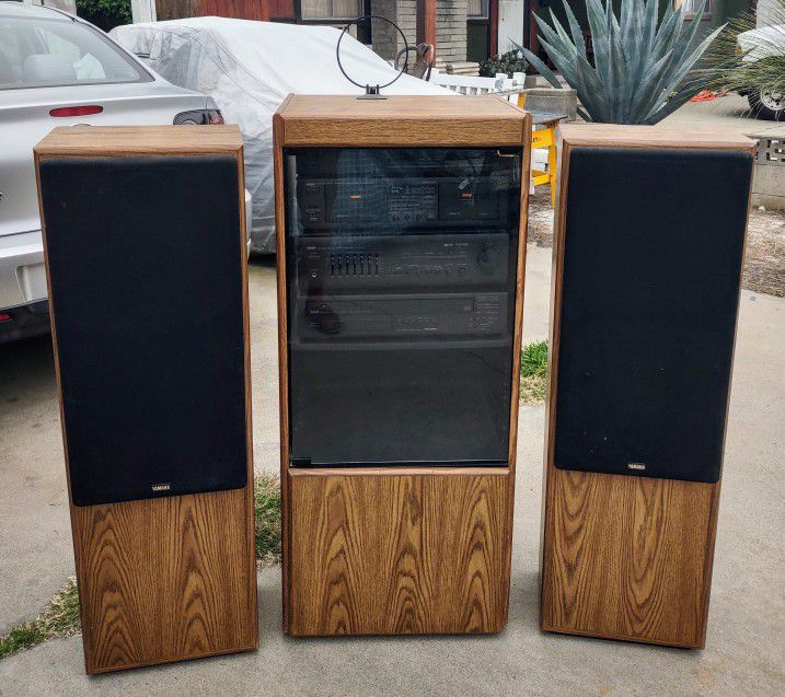 1989 Yamaha 230W  Home Stereo System with Speakers, Component Rack, Remote Control & Owner's Manuals