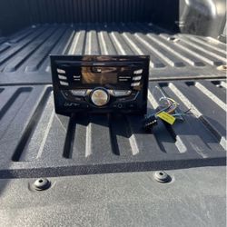 car dual digital media receiver with bluetooth dxrm57bt. no remote 