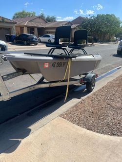 Twin Troller X10 Deluxe 2-Person Fishing Boat
