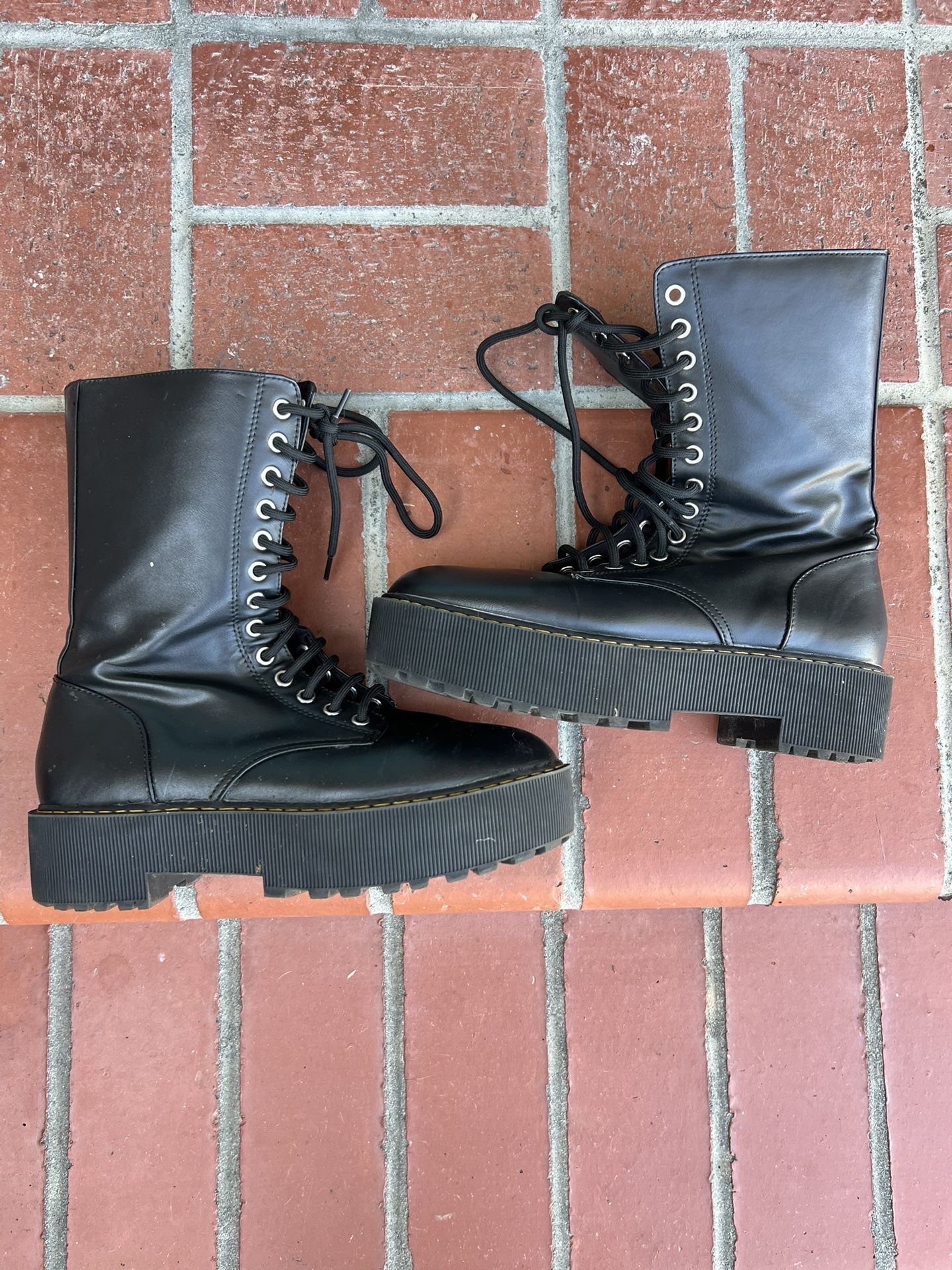 Divided black combat boots - Platform Boots Size 8.5