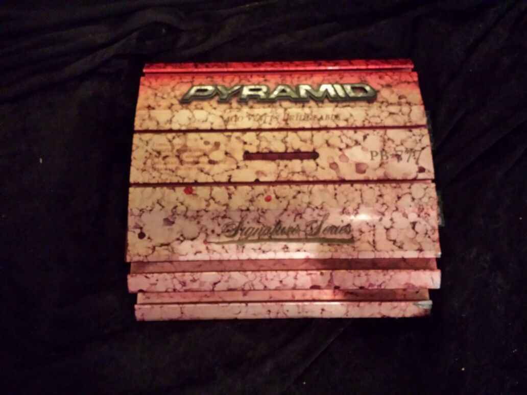Pyramid PB-777 400 watts Bridgeable