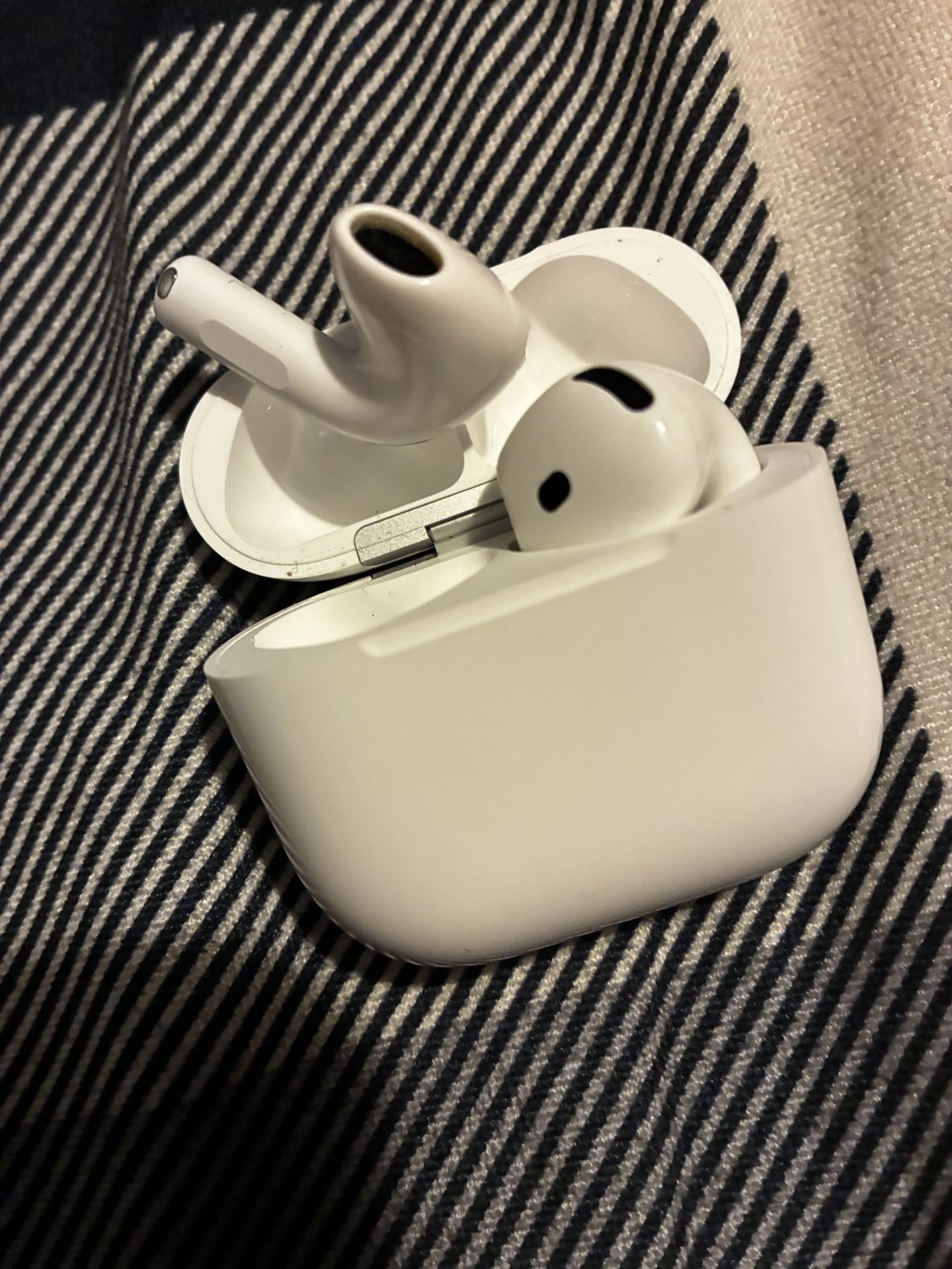 AirPods 4th Gen