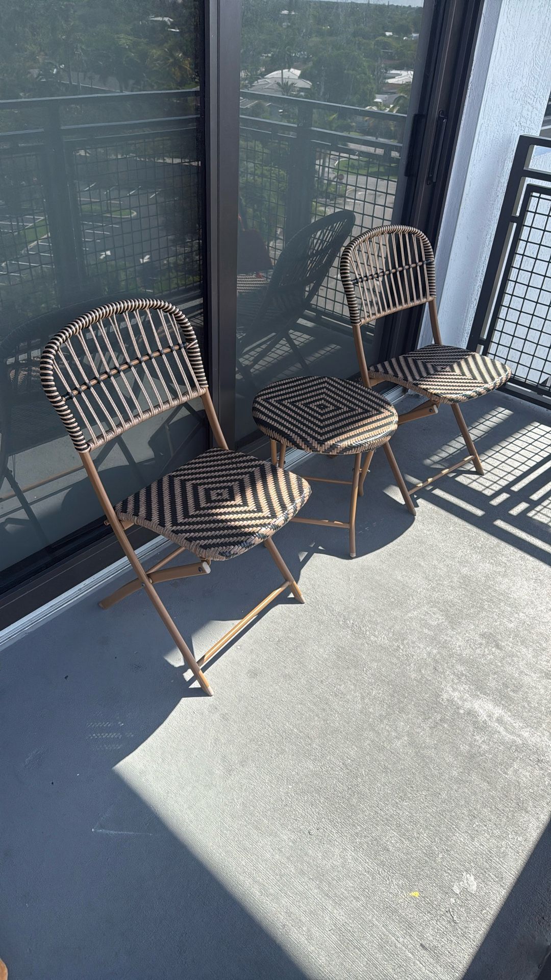 Outdoor Side table And Chairs