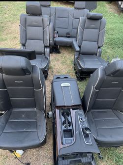 2021 escalde suv interior