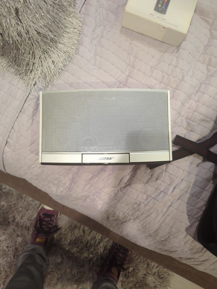 BOSE White Sound Dock Digital Music System