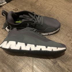 New Reebok Size 8 Mens Shoes