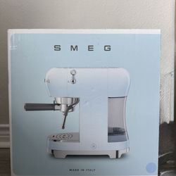 Retro-Style Manual Espresso Machine – Pastel Blue - Smeg