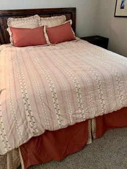 Vintage, tufted upholstered Queen headboard with comforter/pillow set