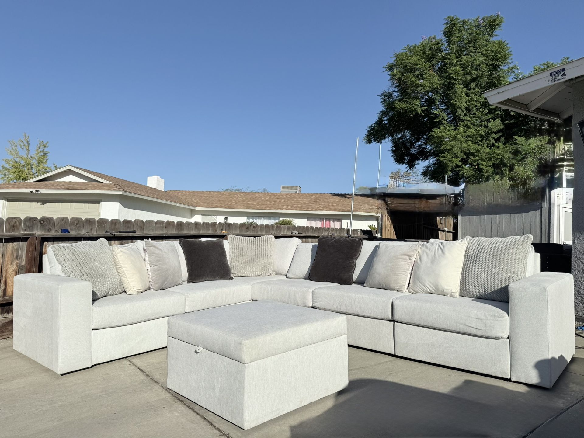 🛋️ Like-New $6,899 Flex 6-Seat Sectional couch + Storage Ottoman DELIVERY AVAILABLE 🚚