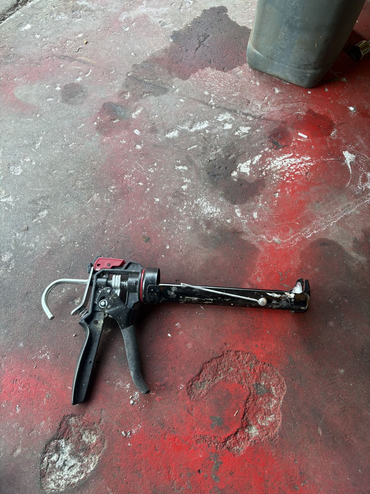 Husky Caulking Gun