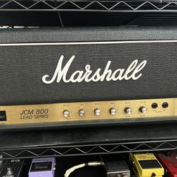 Marshall JCM 800 