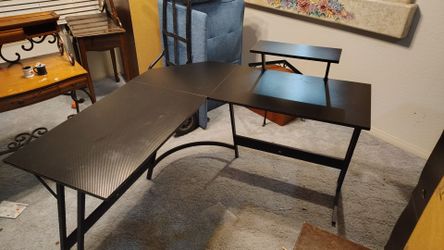 Gaming desk