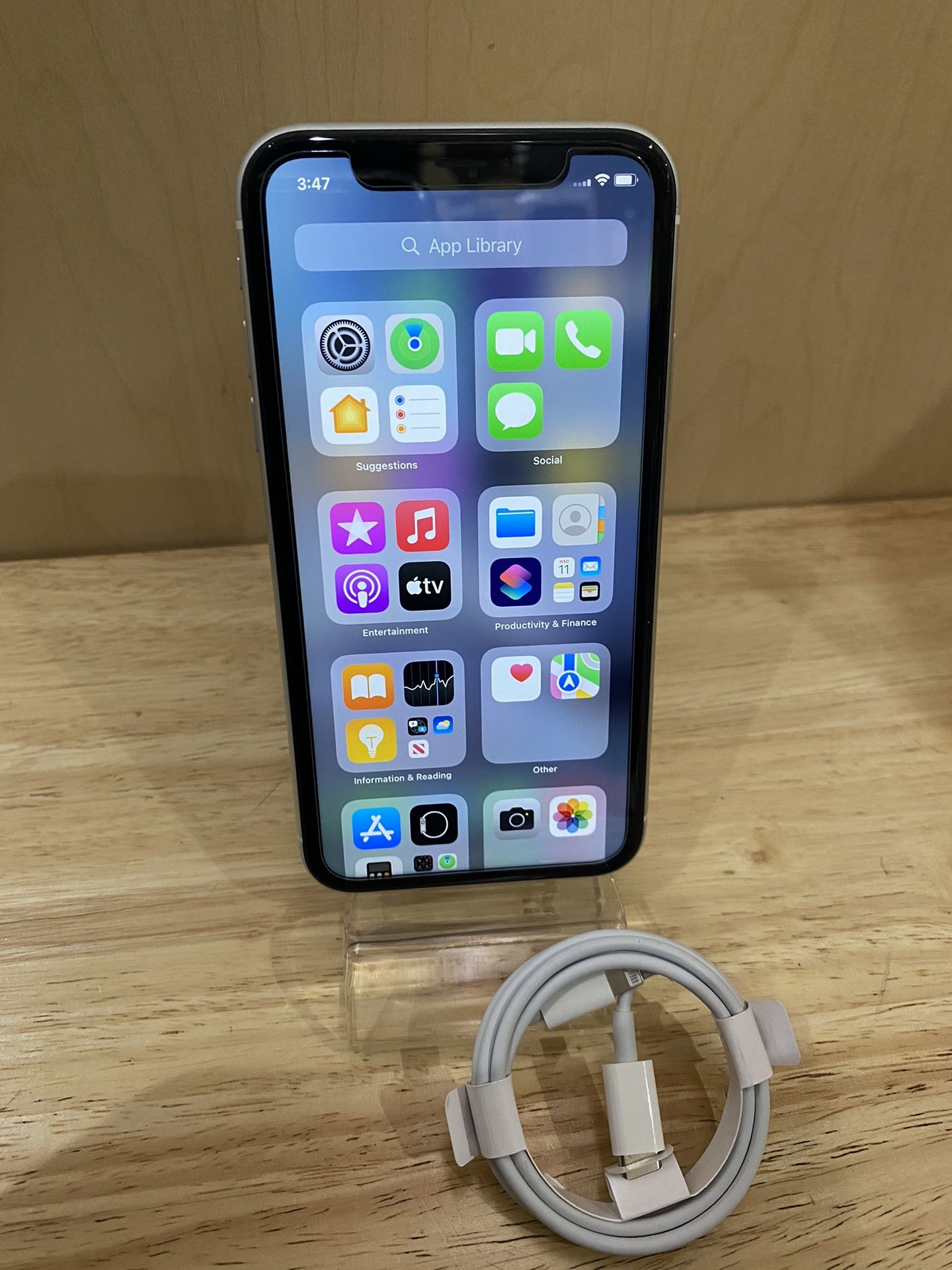 Apple iPhone XR Color White 128 Gb Unlocked For Any Carrier 