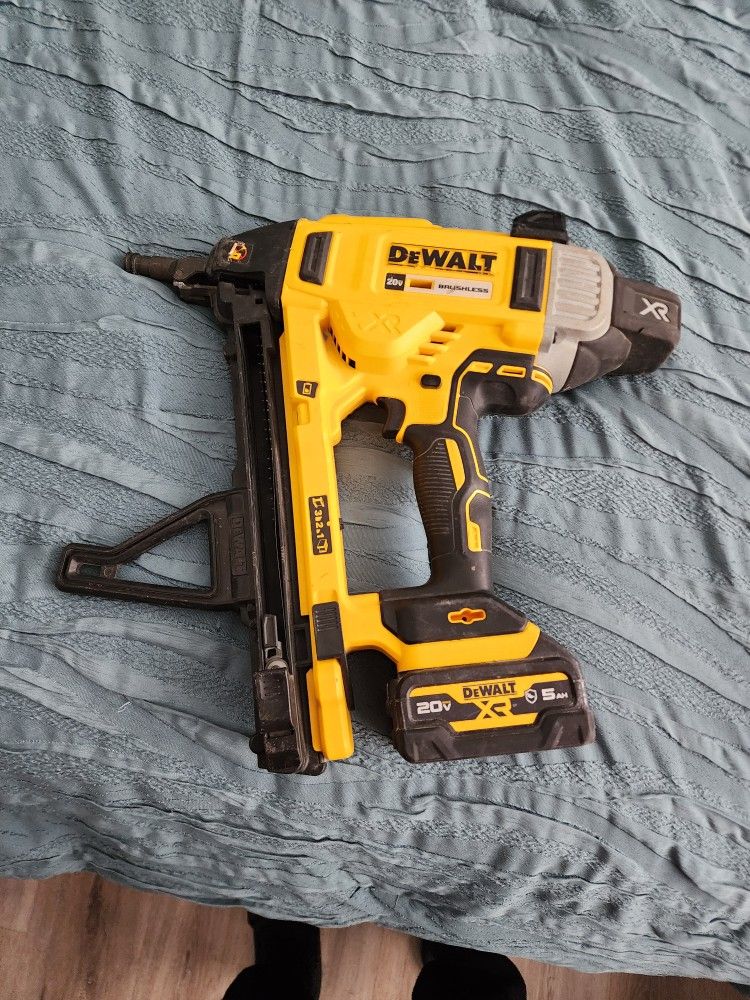 DEWALT Framing Gun whit Batterie