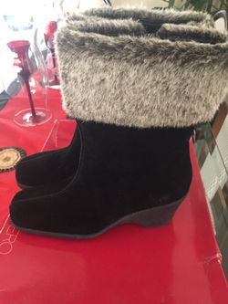 Ladies Black Aerosole suede boots