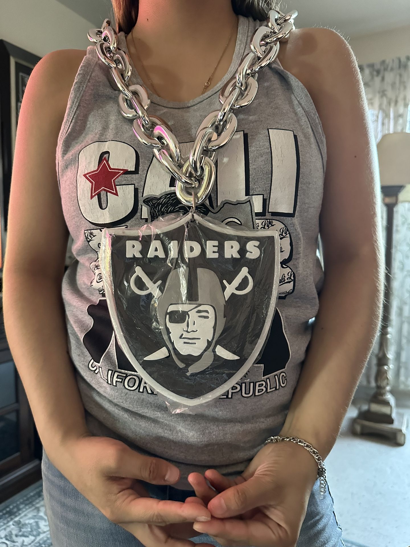 Raiders, foam, chain necklace