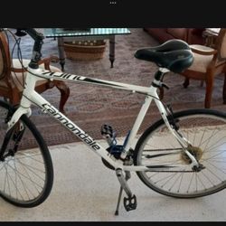 Cannondale Quick C4 Hybrid Aluminum Bike