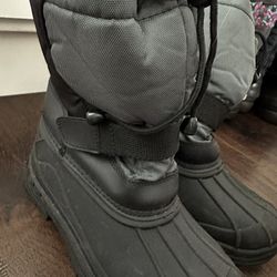 Kids Size 2 Snow Boots
