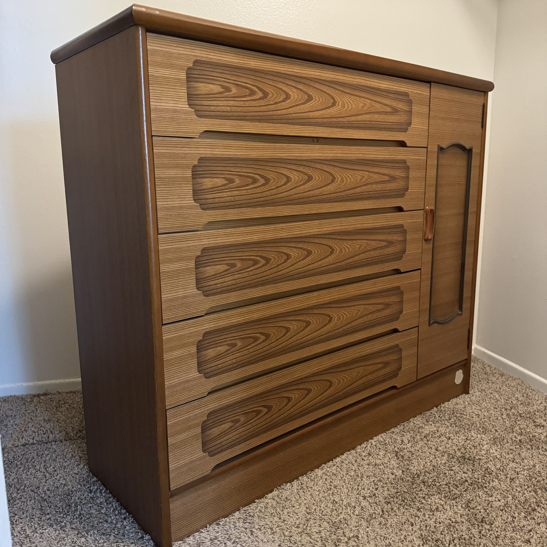 Japanese Vintage Mid Century Modern 5 Drawer Dresser with Door Good Condition
