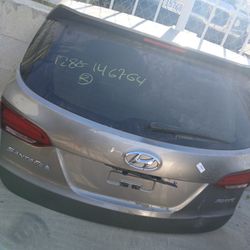 2017 Hyundai Santa Fe Rear Hatch And rear Bumper Assembly 4 Cylinder Type