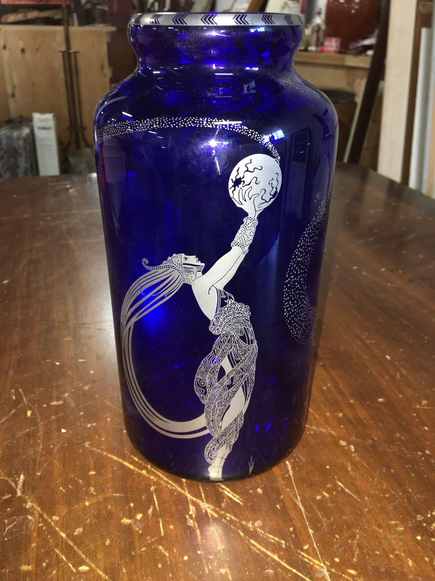 Blue vase Erte Firefly