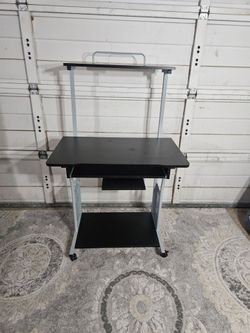 Computer Desk, Good Conditions 👍, Measurement: W 31.5 " × D 19" × H 29.5"