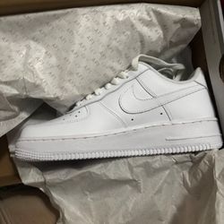WHITE AIR FORCE 1! Size 8