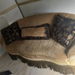☆COUCH FOR SALE CAN DROP OFF NEED GONE BY 5:30 PM☆
