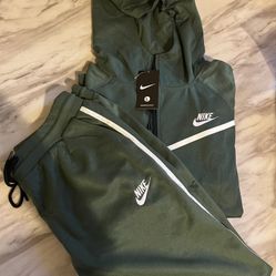 Nike Tech Joggers
