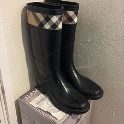 Burberry Woman Boots Size 40