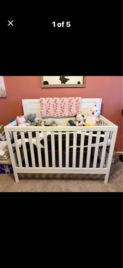 White baby Crib