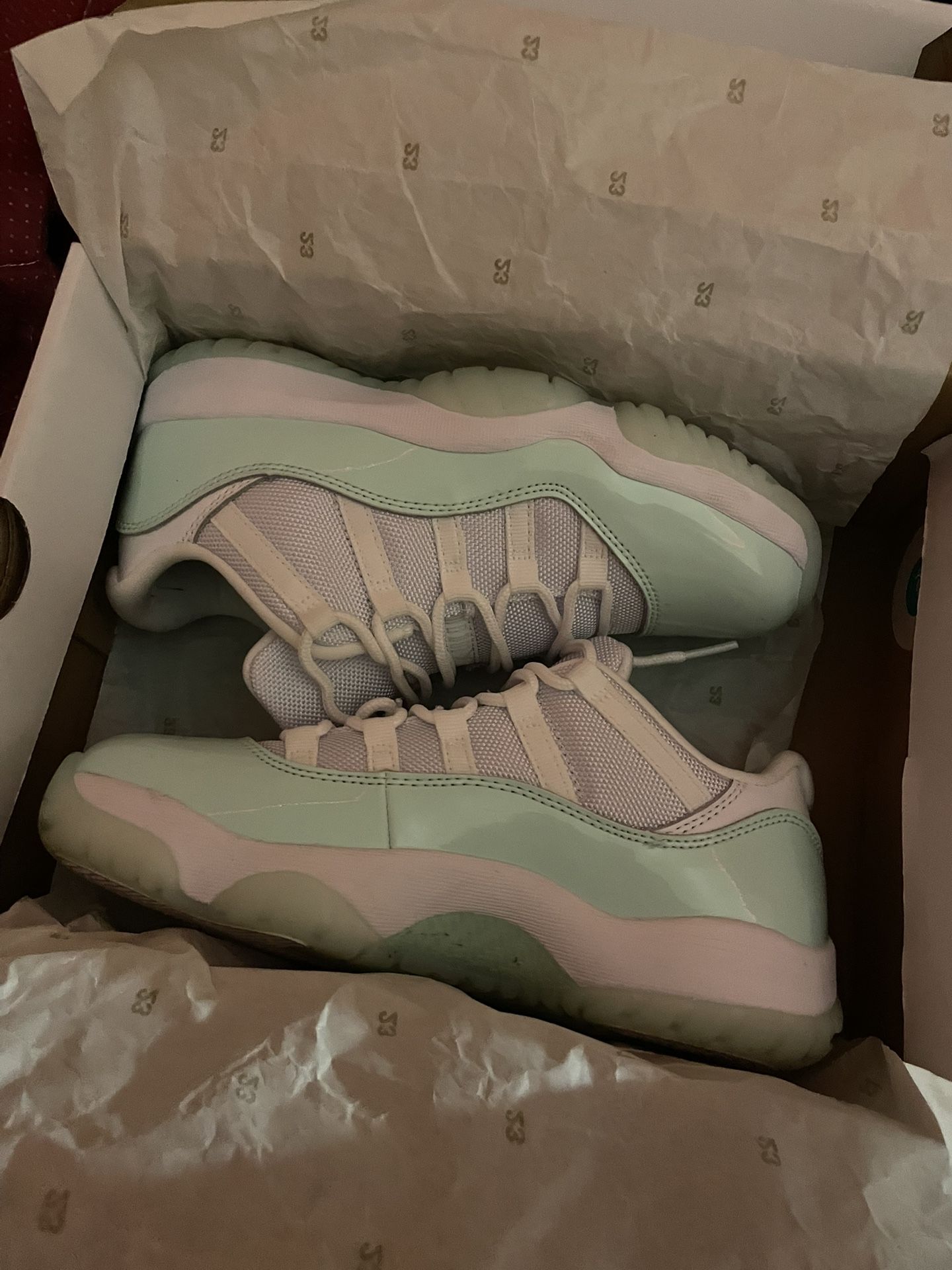 Used Air Jordan 11 Low “Mint” – Size 6.5Y