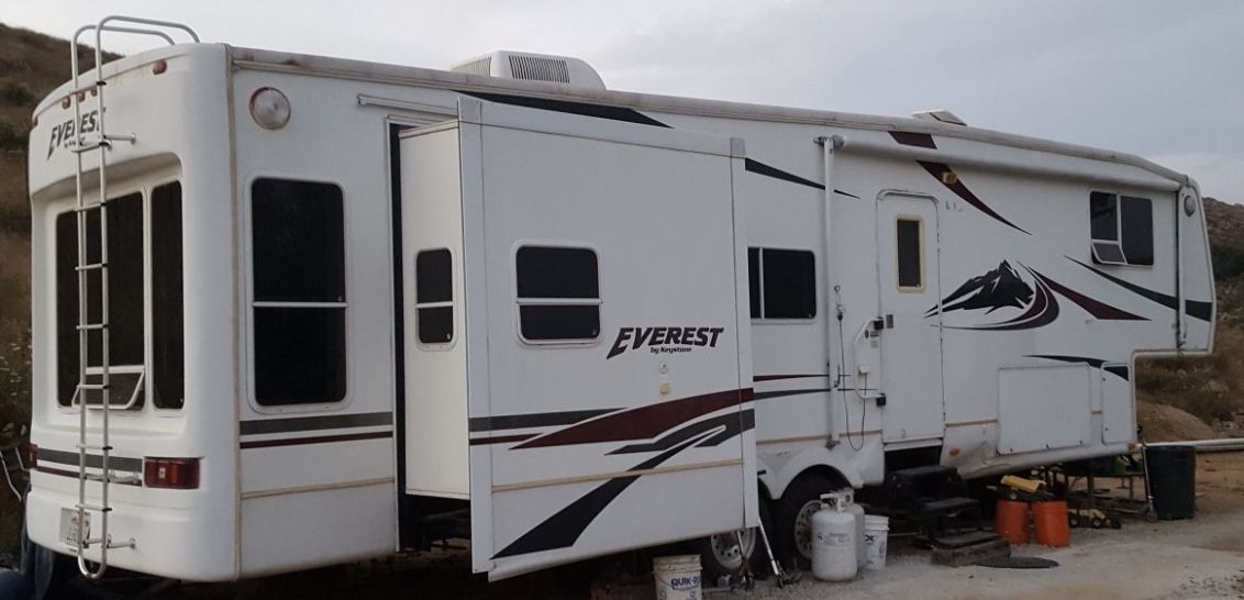2005 keystone everlast 38ft 5th Wheel