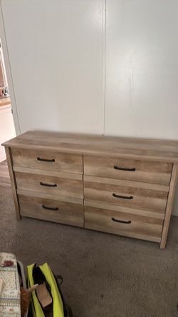 Dresser & 2 nightstands