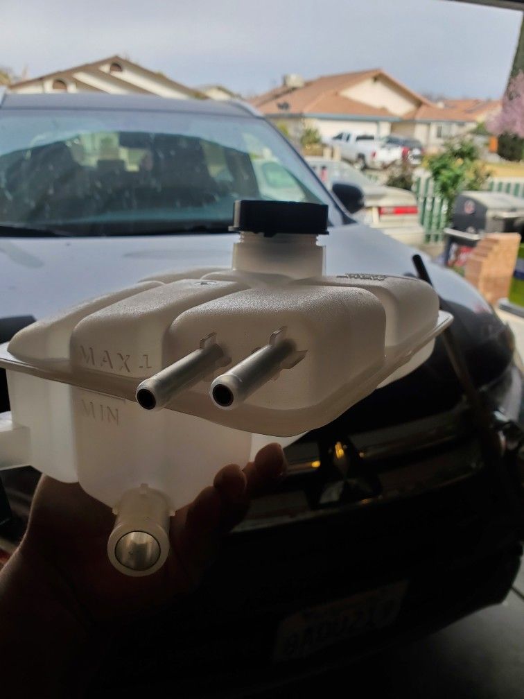 Mazda 3 Radiator Tank/expansion Tank