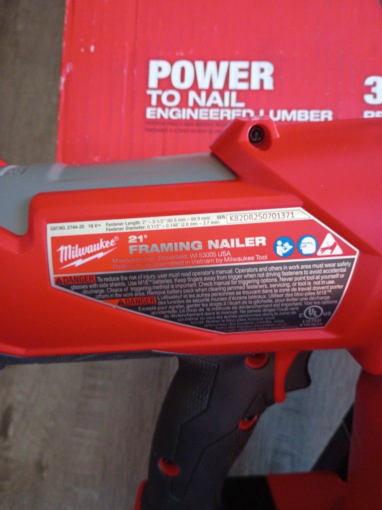 Milwaukee M18 FUEL 3-1/2 in. 18-Volt 30-Degree Lithium-Ion  M18 Framing Nailer 